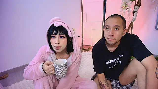 Snapshot of Xayah_and_Rakan chatting on 05/12/26, 05:48 Xayah and Rakan online show from 05/12/26, 05:48