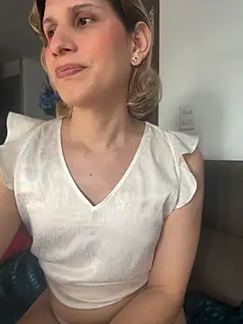 milablossom01 online show from 06/18/26, 04:44