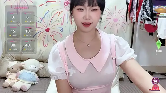 xiaoguai99 online show from 04/14/26, 11:49