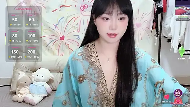 Snapshot of xiaoguai99 chatting on 05/06/26, 12:54 xiaoguai99 online show from 05/06/26, 12:54