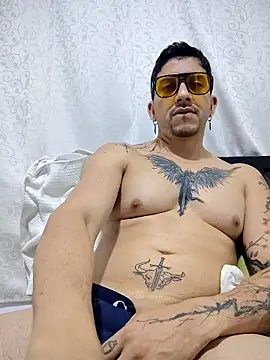 MrWolfHot online show from 01/13/26, 04:40