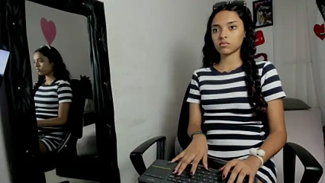 hazel slim online show from 02/24/26, 03:43