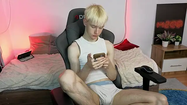 Snapshot of lucidangelok1 chatting on 06/25/26, 04:12 lucidangelok1 online show from 06/25/26, 04:12
