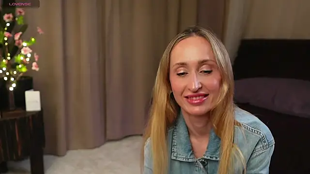 Emely Moon online show from 06/04/26, 07:31