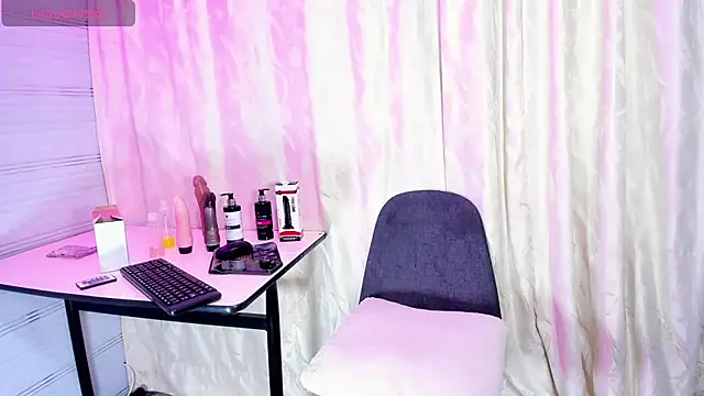 Snapshot of Sue_blue chatting on 01/13/26, 02:28 Sue blue online show from 01/13/26, 02:28