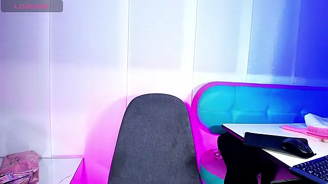 Snapshot of Sue_blue chatting on 03/12/26, 02:07 Sue blue online show from 03/12/26, 02:07