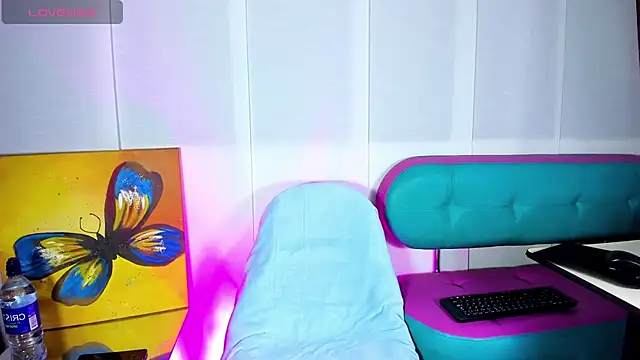 Snapshot of Sue_blue chatting on 03/13/26, 02:07 Sue blue online show from 03/13/26, 02:07