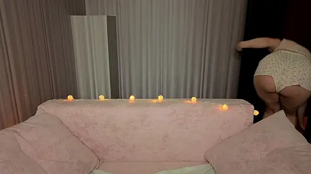 MilkyPop  online show from 03/22/26, 09:45