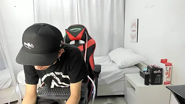 julian xx online show from 03/09/26, 07:07