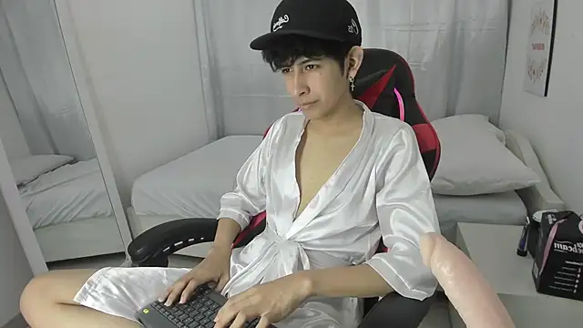 julian xx online show from 03/24/26, 07:08