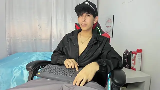 julian xx online show from 05/01/26, 07:07