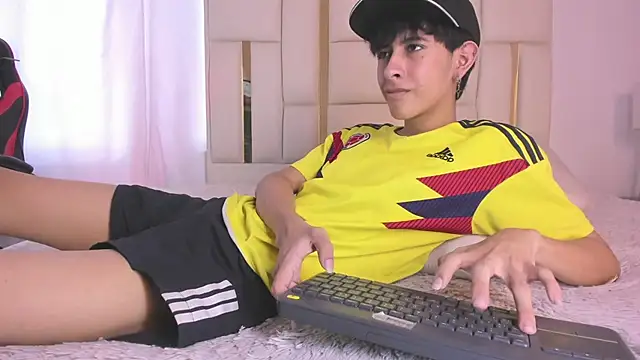 Snapshot of julian_xx chatting on 07/07/26, 07:29 julian xx online show from 07/07/26, 07:29