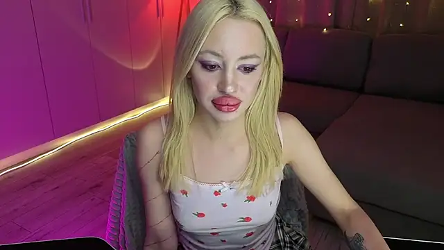 Luna Beverly online show from 01/17/26, 07:35