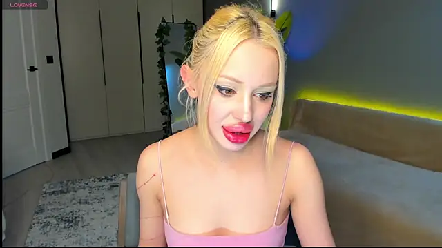 Luna Beverly online show from 04/07/26, 08:09