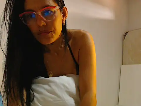 Snapshot of Elizabeth_manzon chatting on 06/14/26, 08:33 Elizabeth manzon online show from 06/14/26, 08:33