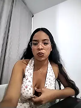 KATALINA SANTANA  online show from 02/02/26, 03:38