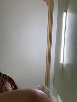 Snapshot of Liness101 chatting on 02/18/26, 12:01 Liness101 online show from 02/18/26, 12:01