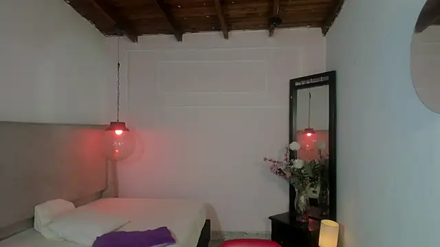 Snapshot of ZoeFox5 chatting on 02/13/26, 11:28 ZoeFox5 online show from 02/13/26, 11:28