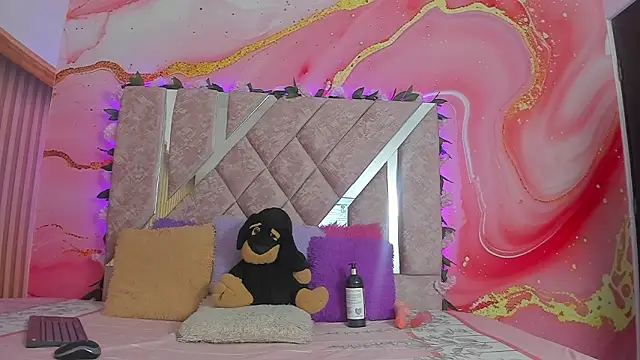 emily velvet   online show from 02/13/26, 06:15