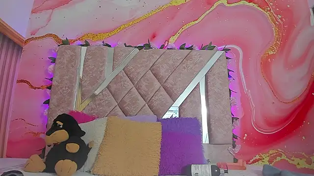 emily velvet   online show from 02/16/26, 06:04