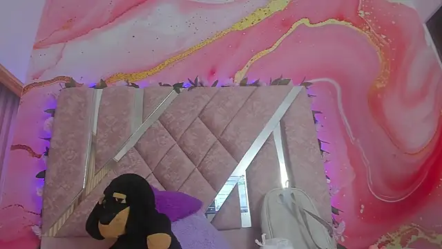 emily velvet   online show from 06/05/26, 06:24