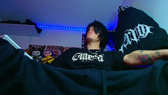 Snapshot of Anhony_Muscle chatting on 06/24/26, 01:43 Anhony Muscle online show from 06/24/26, 01:43