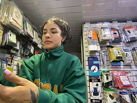 auroramooon online show from 03/05/26, 11:01