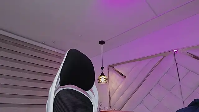 mia gatesvg online show from 03/11/26, 03:01