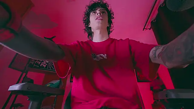 Snapshot of Olliver___y chatting on 02/08/26, 03:43 Olliver y online show from 02/08/26, 03:43