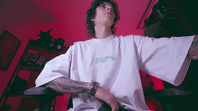 Snapshot of Olliver___y chatting on 02/26/26, 04:44 Olliver y online show from 02/26/26, 04:44