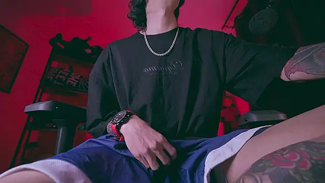 Snapshot of Olliver___y chatting on 02/28/26, 04:35 Olliver y online show from 02/28/26, 04:35