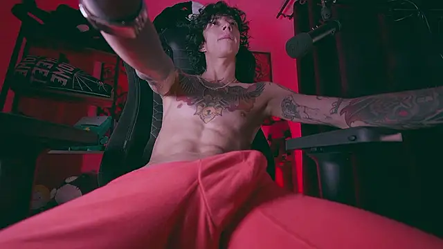 Snapshot of Olliver___y chatting on 03/02/26, 05:08 Olliver y online show from 03/02/26, 05:08