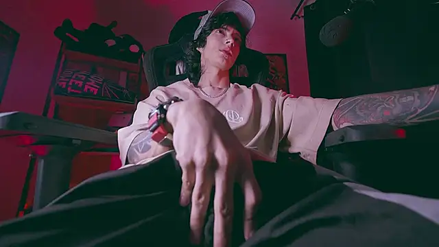 Snapshot of Olliver___y chatting on 03/05/26, 07:48 Olliver y online show from 03/05/26, 07:48