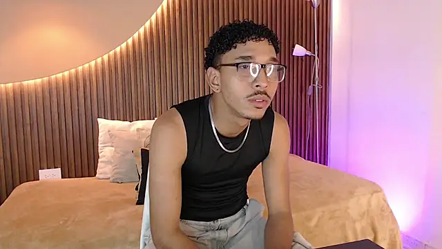 Julian Dark  online show from 02/04/26, 03:56