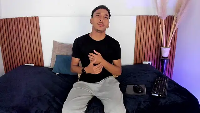 Julian Dark  online show from 02/10/26, 04:16