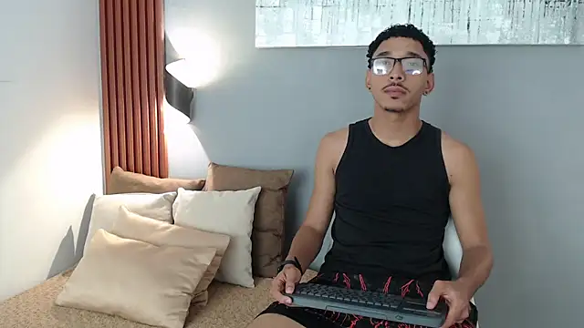 Julian Dark  online show from 02/13/26, 04:19