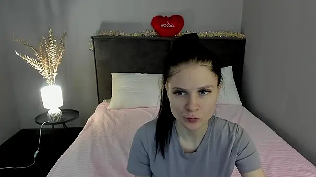 SkinyJoys online show from 02/15/26, 01:57