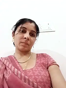Snapshot of Hot_ree85 chatting on 04/27/26, 01:20 Hot ree85 online show from 04/27/26, 01:20