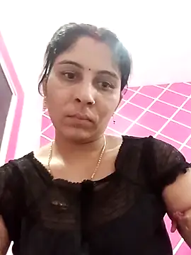 Snapshot of Hot_ree85 chatting on 05/13/26, 02:58 Hot ree85 online show from 05/13/26, 02:58