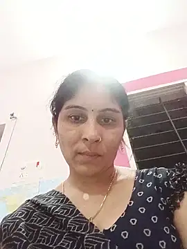 Snapshot of Hot_ree85 chatting on 05/18/26, 02:45 Hot ree85 online show from 05/18/26, 02:45