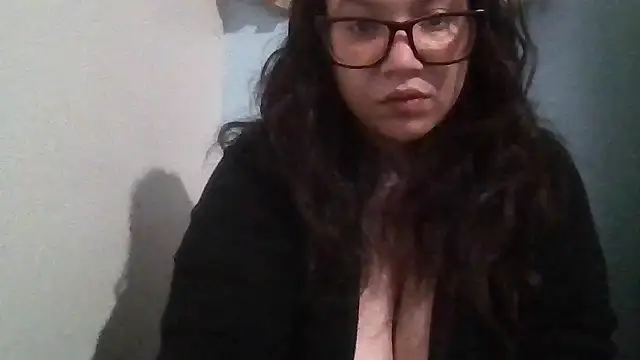 Snapshot of bellakay19 chatting on 06/19/26, 04:17 bellakay19 online show from 06/19/26, 04:17