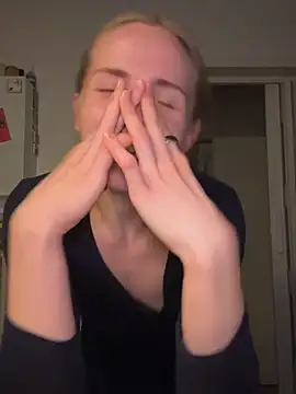 Sunny Eve online show from 04/04/26, 08:39