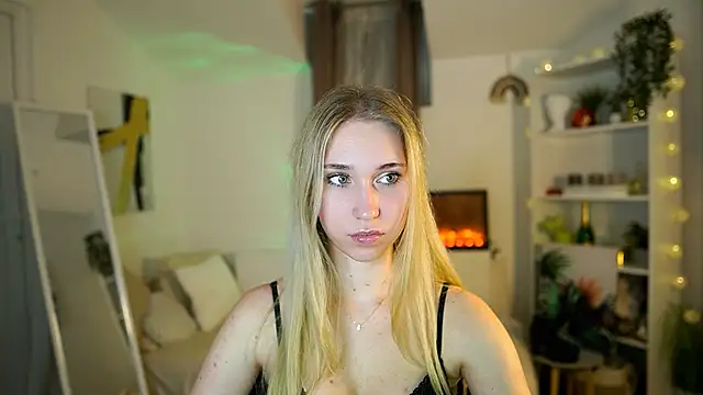 MilaBunny2000 online show from 02/22/26, 02:37