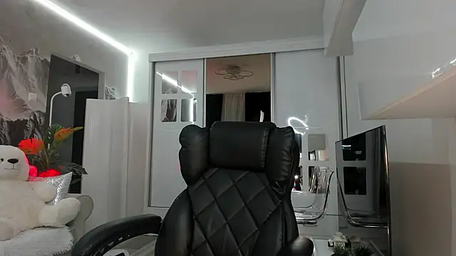 Ivy Bellee online show from 02/14/26, 05:48