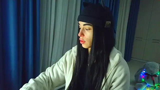 Snapshot of Vlada_Elfie chatting on 02/21/26, 04:08 Vlada Elfie online show from 02/21/26, 04:08