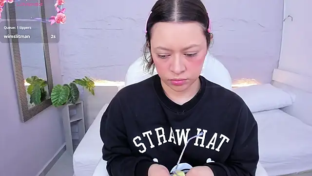 lanna 18  online show from 04/22/26, 11:34