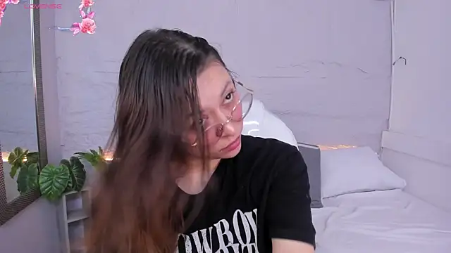 Snapshot of lanna_18_ chatting on 05/19/26, 12:00 lanna 18 online show from 05/19/26, 12:00
