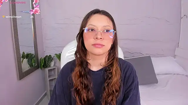 Snapshot of lanna_18_ chatting on 05/21/26, 12:01 lanna 18 online show from 05/21/26, 12:01