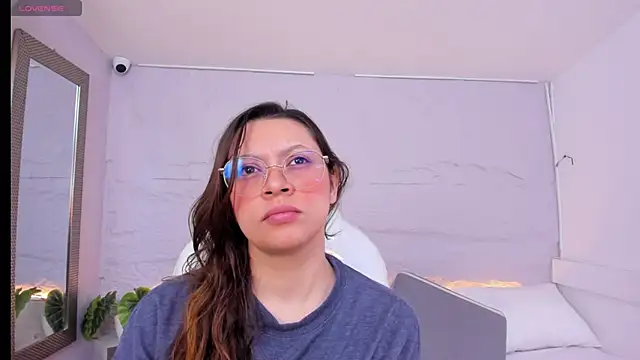 Snapshot of lanna_18_ chatting on 05/27/26, 11:51 lanna 18 online show from 05/27/26, 11:51
