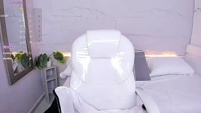 Snapshot of lanna_18_ chatting on 06/19/26, 11:25 lanna 18 online show from 06/19/26, 11:25